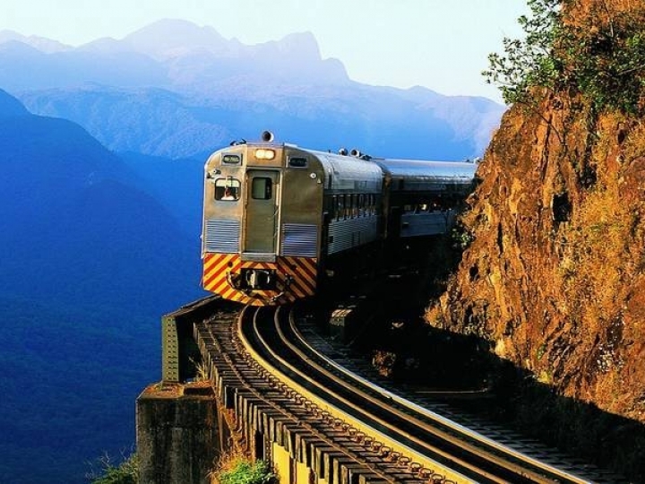 Ferrovia Centro-Atlântica recebe novas locomotivas